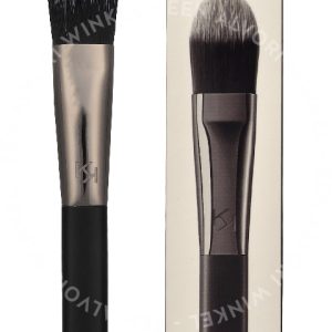 Kiko Milano Flat Foundation Brush 0 Face 03